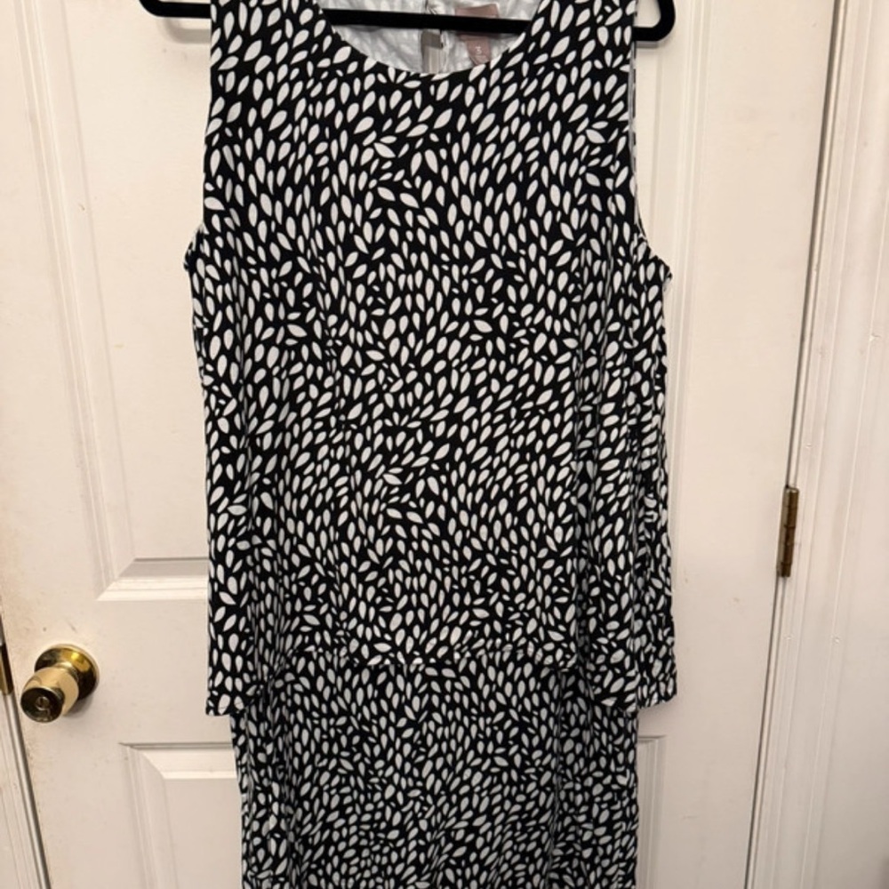 Chico's Black and White Sleeveless Printed Shift Dress